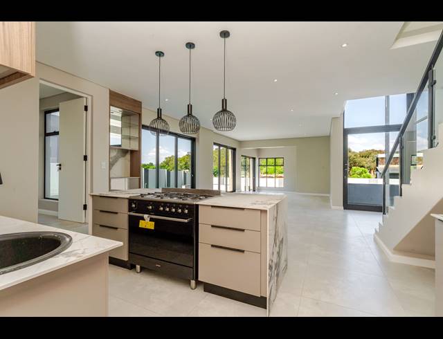 4 BEDROOM FREEHOLD FOR SALE IN OLIFANTSFONTEIN
